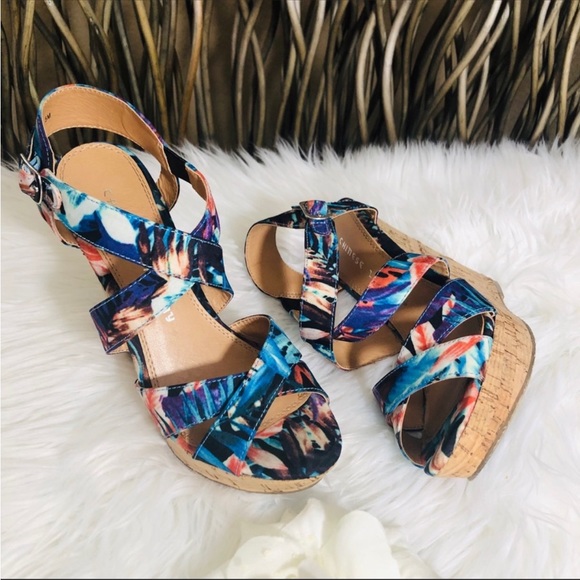 Chinese Laundry Wedges - Picture 2 of 4